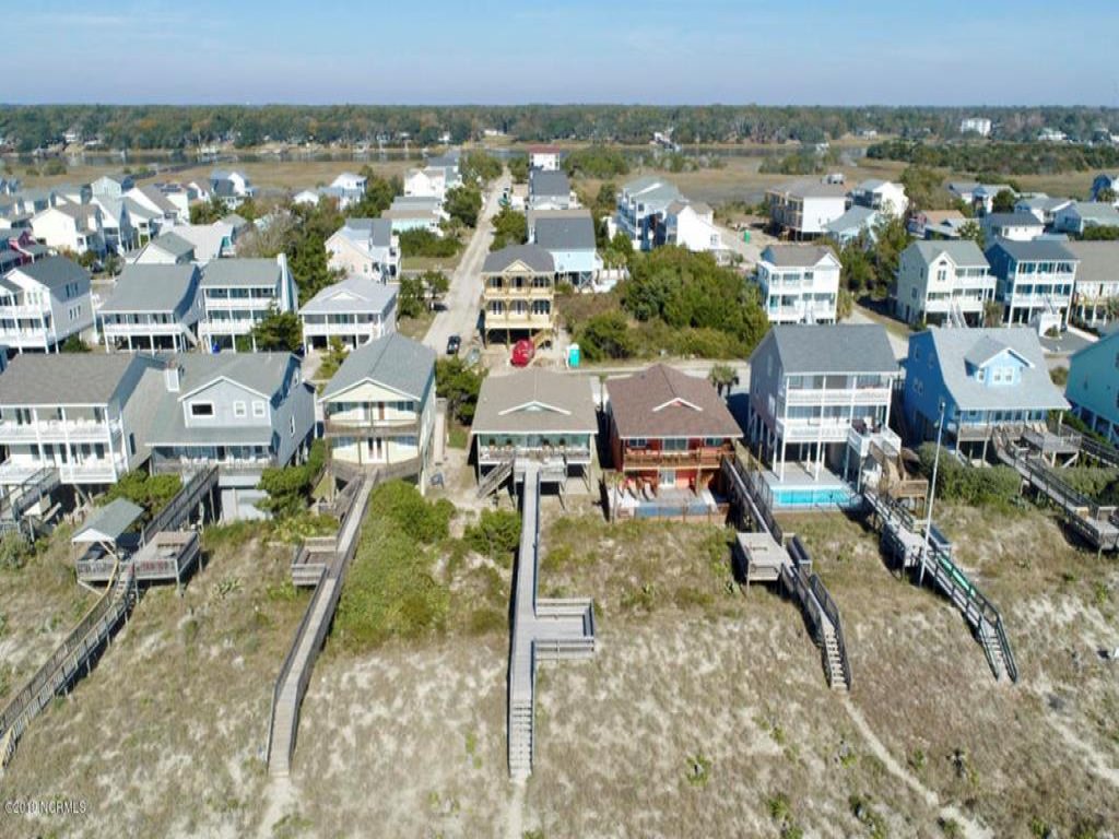 Lime Inn / 1095 Ocean Blvd West Vacation Rental in Holden Beach - RedAwning