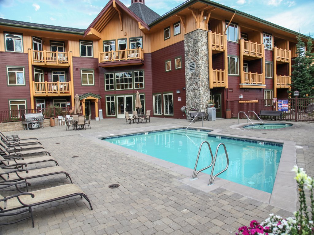 Sunstone 209 Ski-In Ski-Out, Gorgeous Mountain Views, Heated Pool Jacuzzi Vacation Rental in Mammoth Lakes - RedAwning