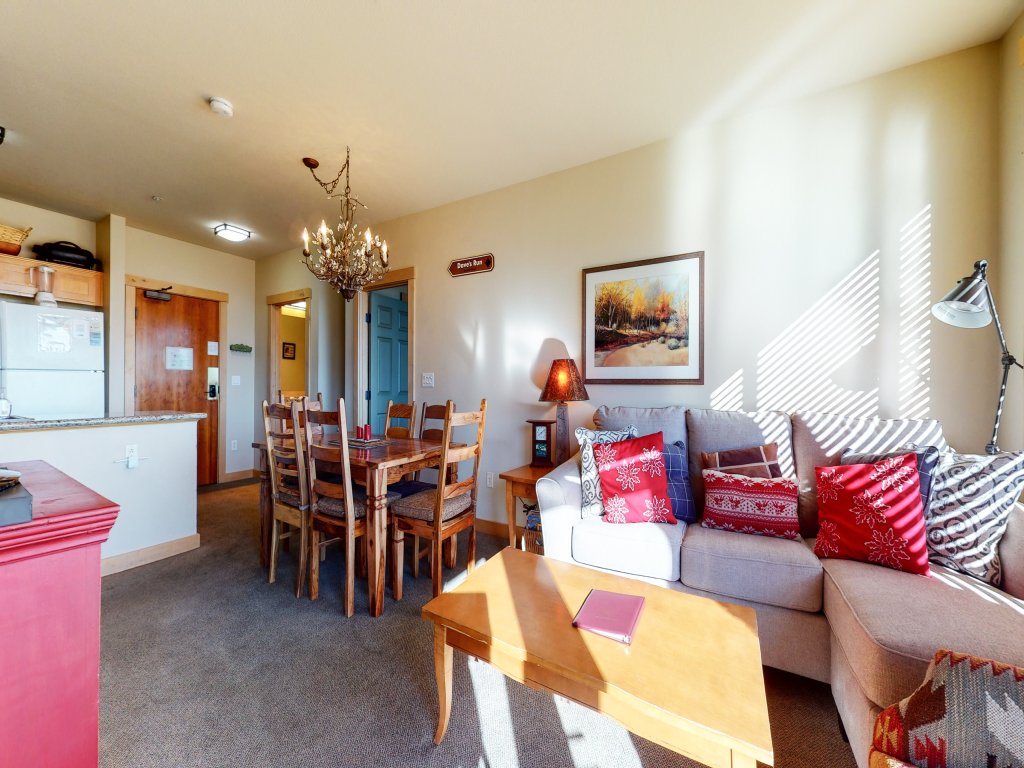 Sunstone 209 Ski-In Ski-Out, Gorgeous Mountain Views, Heated Pool Jacuzzi Vacation Rental in Mammoth Lakes - RedAwning