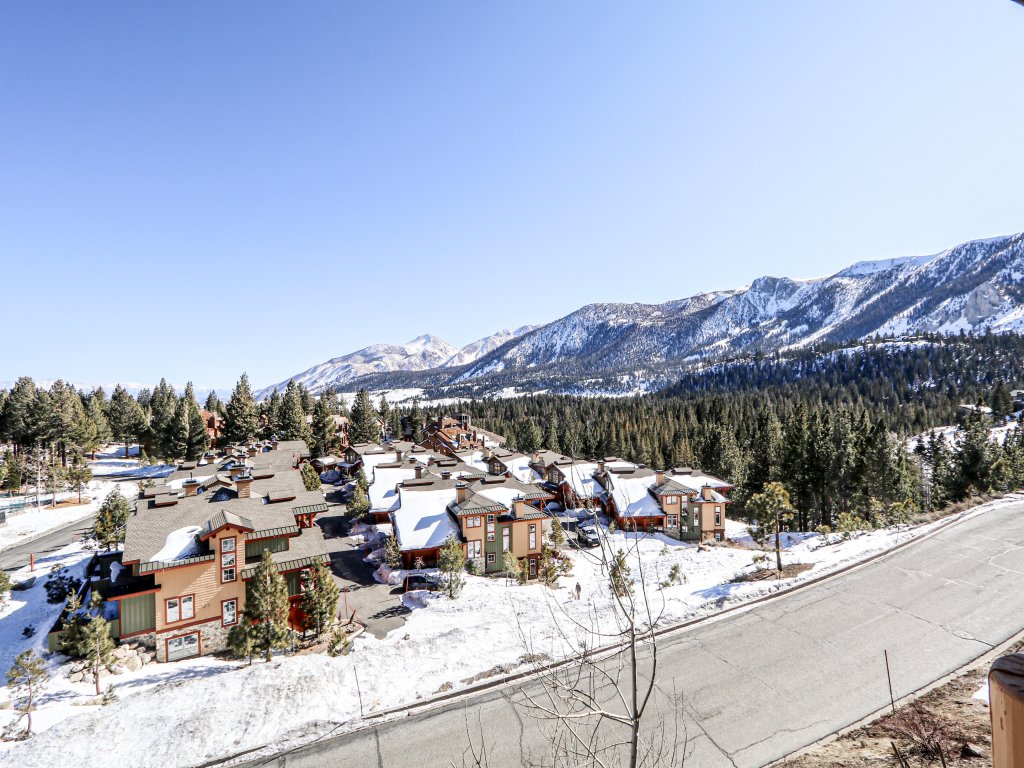 Sunstone 209 Ski-In Ski-Out, Gorgeous Mountain Views, Heated Pool Jacuzzi Vacation Rental in Mammoth Lakes - RedAwning