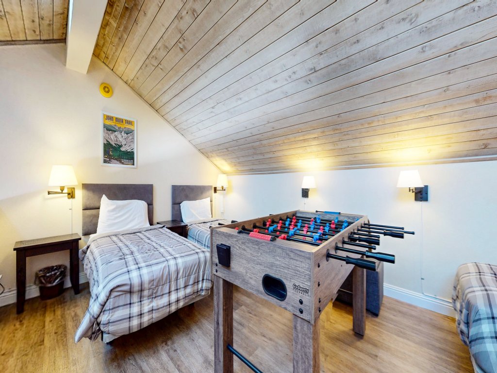 Snowflower 3 Remodeled and Modern, Private Washer Dryer with Fireplace Vacation Rental in Mammoth Lakes - RedAwning