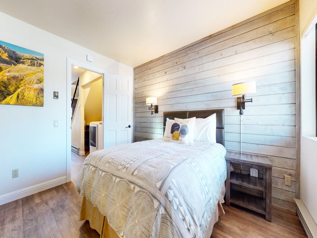 Snowflower 3 Remodeled and Modern, Private Washer Dryer with Fireplace Vacation Rental in Mammoth Lakes - RedAwning