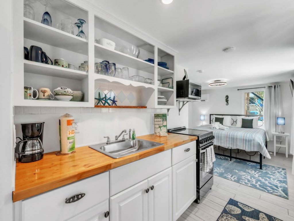 Seahorse Suite Vacation Rental in Bradenton Beach - RedAwning