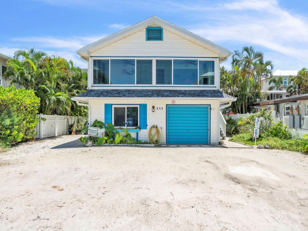 Conch Cottage Vacation Rental in Bradenton Beach - RedAwning