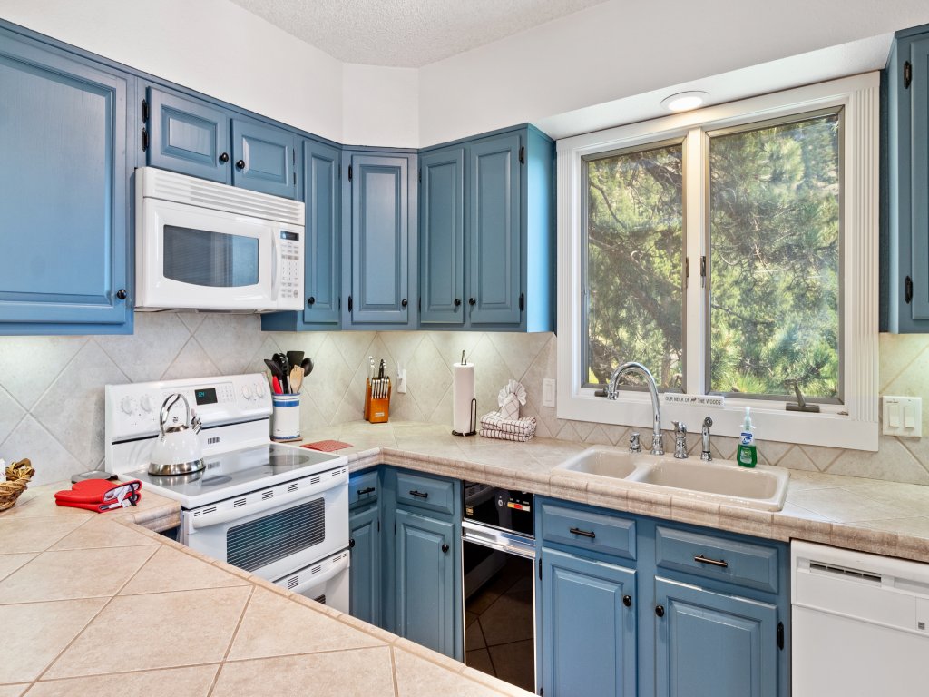 Divine Destiny Vacation Home at Windcliff Vacation Rental in Estes Park - RedAwning