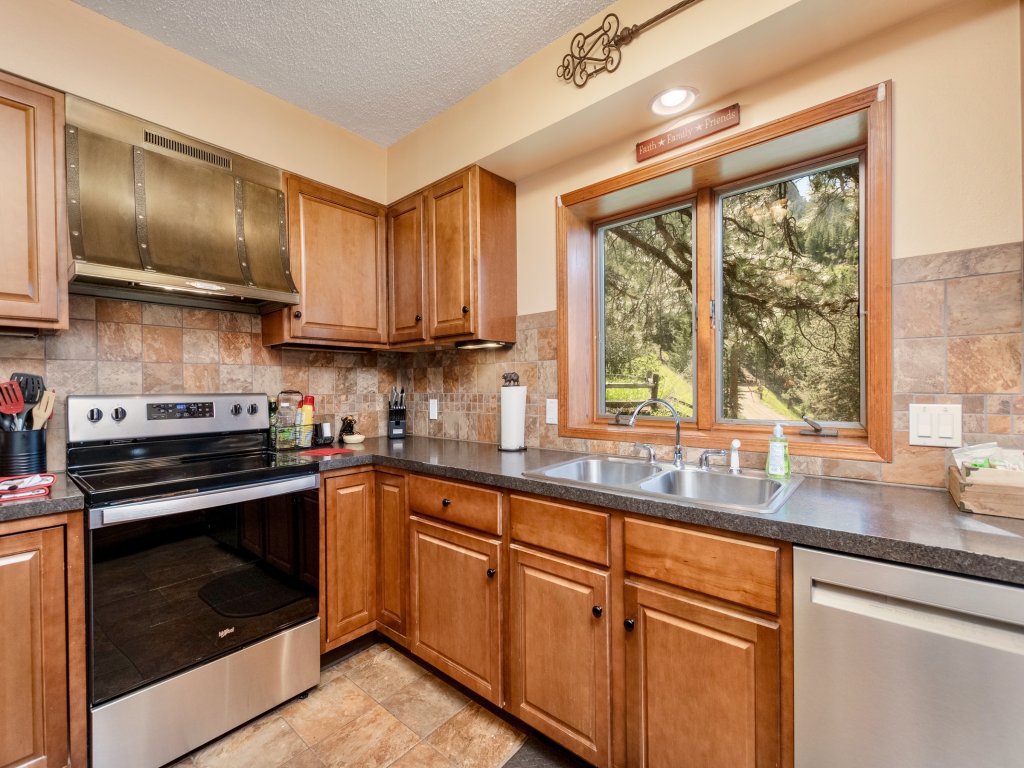 Divine Destiny Vacation Home at Windcliff Vacation Rental in Estes Park - RedAwning