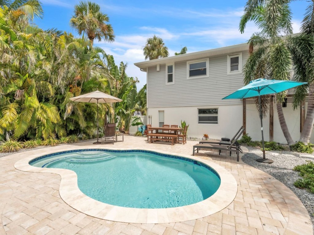 1 Step Closer Vacation Rental in Holmes Beach - RedAwning