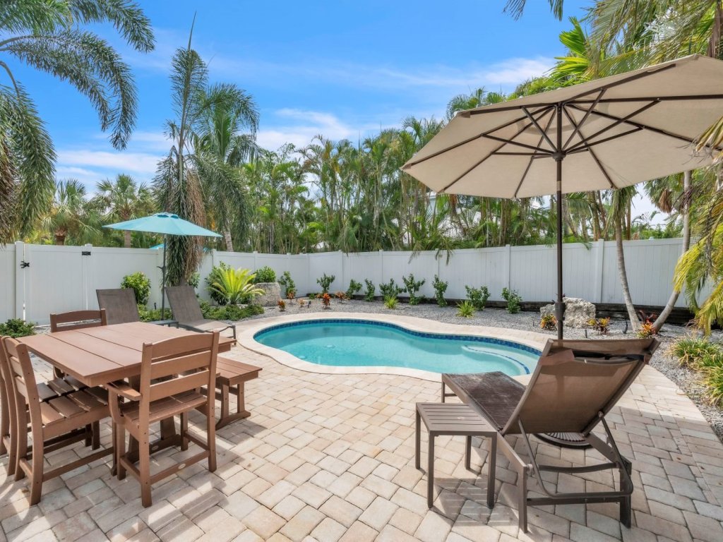 1 Step Closer Vacation Rental in Holmes Beach - RedAwning