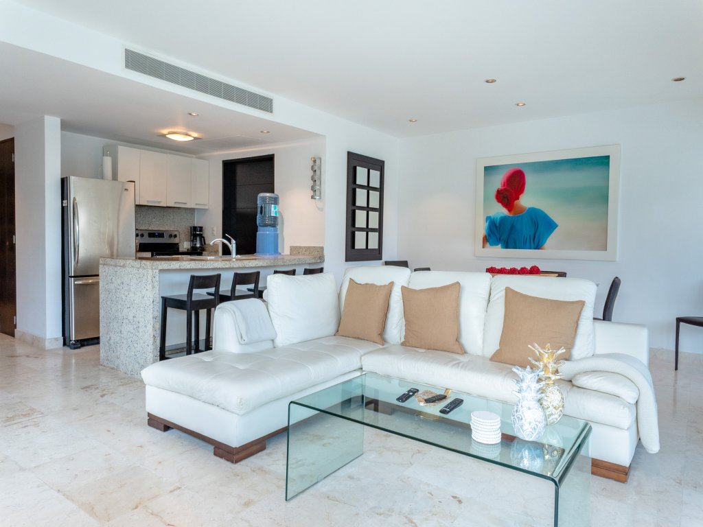 Elements 215 Vacation Rental - RedAwning