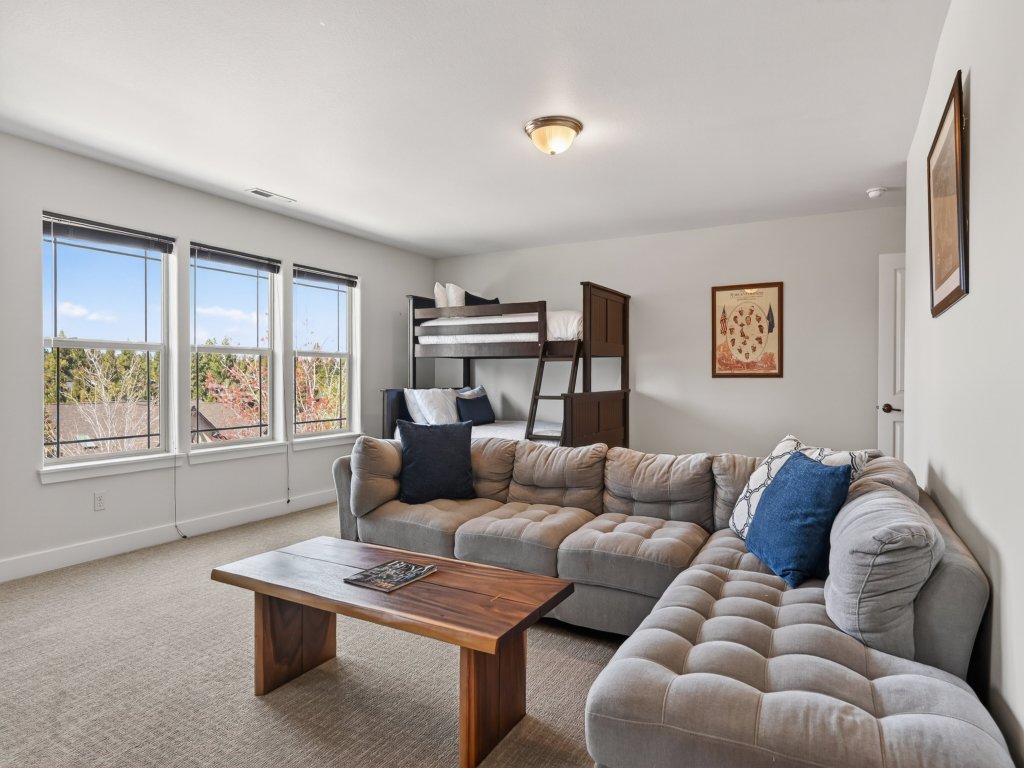 Flagline Trail Vacation Rental in Bend - RedAwning