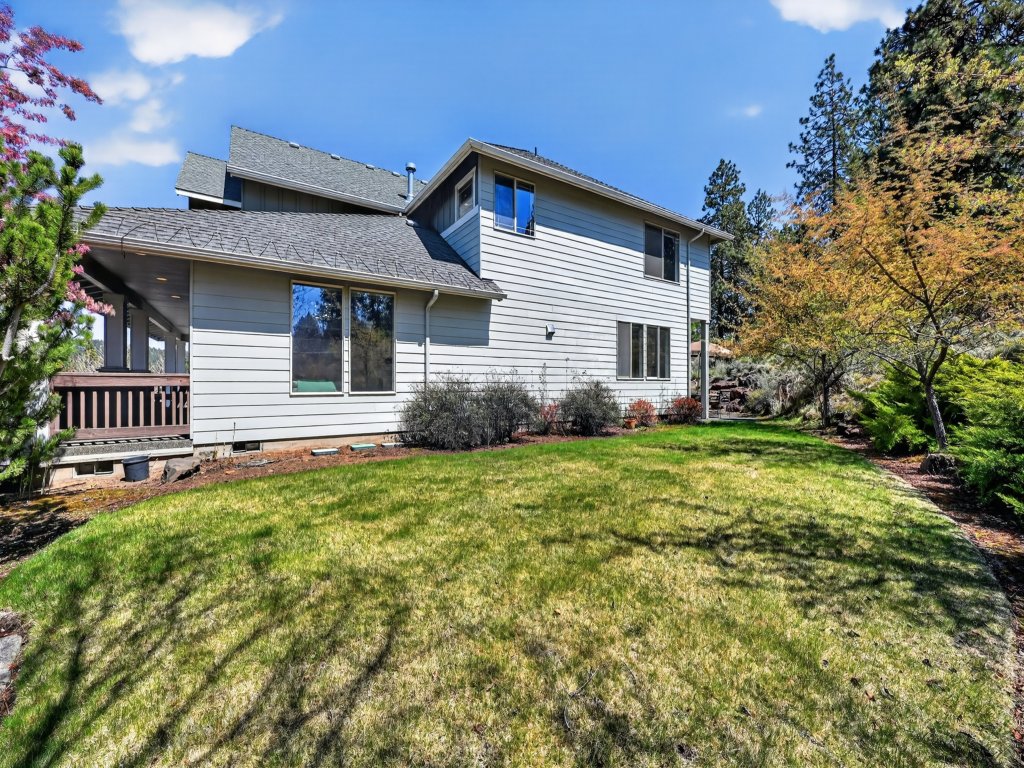 Flagline Trail Vacation Rental in Bend - RedAwning