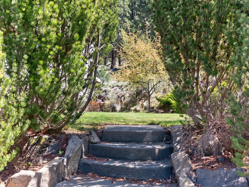 Flagline Trail Vacation Rental in Bend - RedAwning