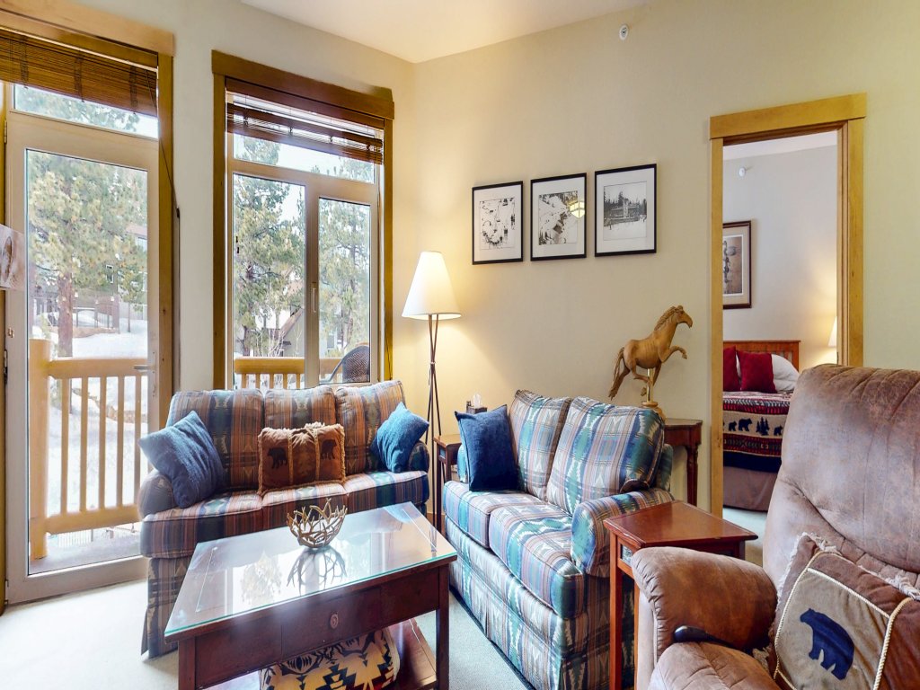 Sunstone 322 Spacious Condo At Sunstone Lodge with Great Complex Amenities, Ski-In Ski-Out Vacation Rental in Mammoth Lakes - RedAwning