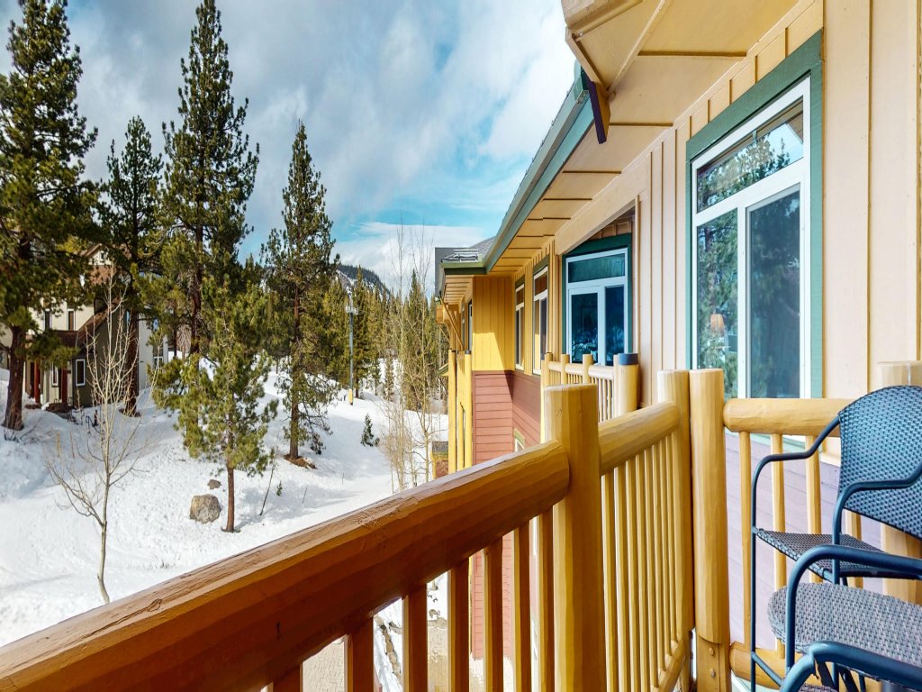 Sunstone 322 Spacious Condo At Sunstone Lodge with Great Complex Amenities, Ski-In Ski-Out Vacation Rental in Mammoth Lakes - RedAwning