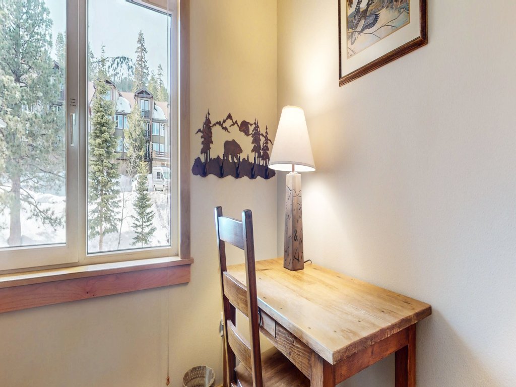 Sunstone 322 Spacious Condo At Sunstone Lodge with Great Complex Amenities, Ski-In Ski-Out Vacation Rental in Mammoth Lakes - RedAwning