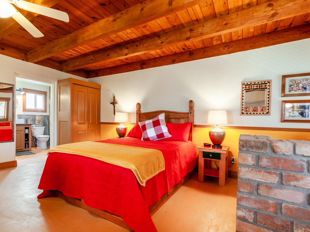 Casita del Sol Charming Private Studio Vacation Rental in Tucson - RedAwning