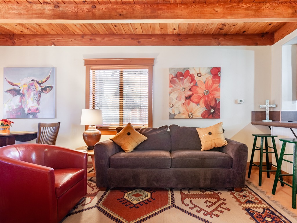Casita del Sol Charming Private Studio Vacation Rental in Tucson - RedAwning
