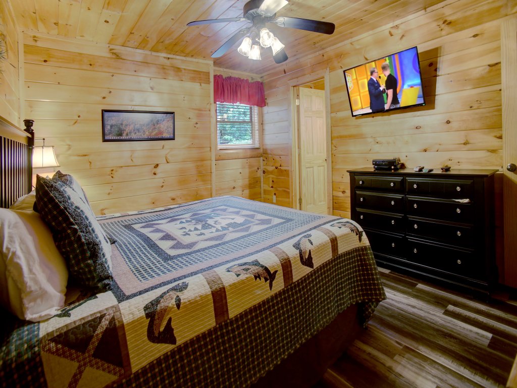 Belvedere Cabin with Private Hot Tub and Free Putt Putt Course Vacation Rental in Sevierville - RedAwning