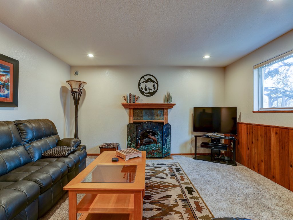 Larkspur Trail Vacation Rental in Bend - RedAwning