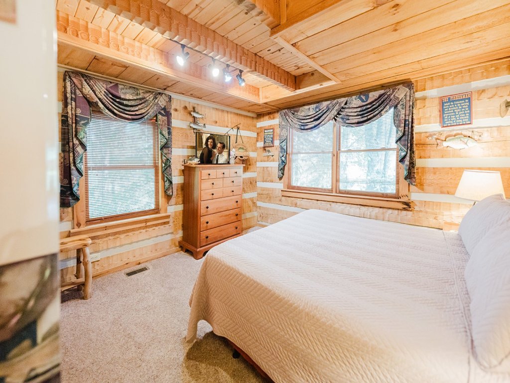 Big Kahuna Lodge Vacation Rental in Sevierville - RedAwning