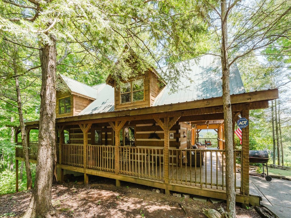 Big Kahuna Lodge Vacation Rental in Sevierville - RedAwning