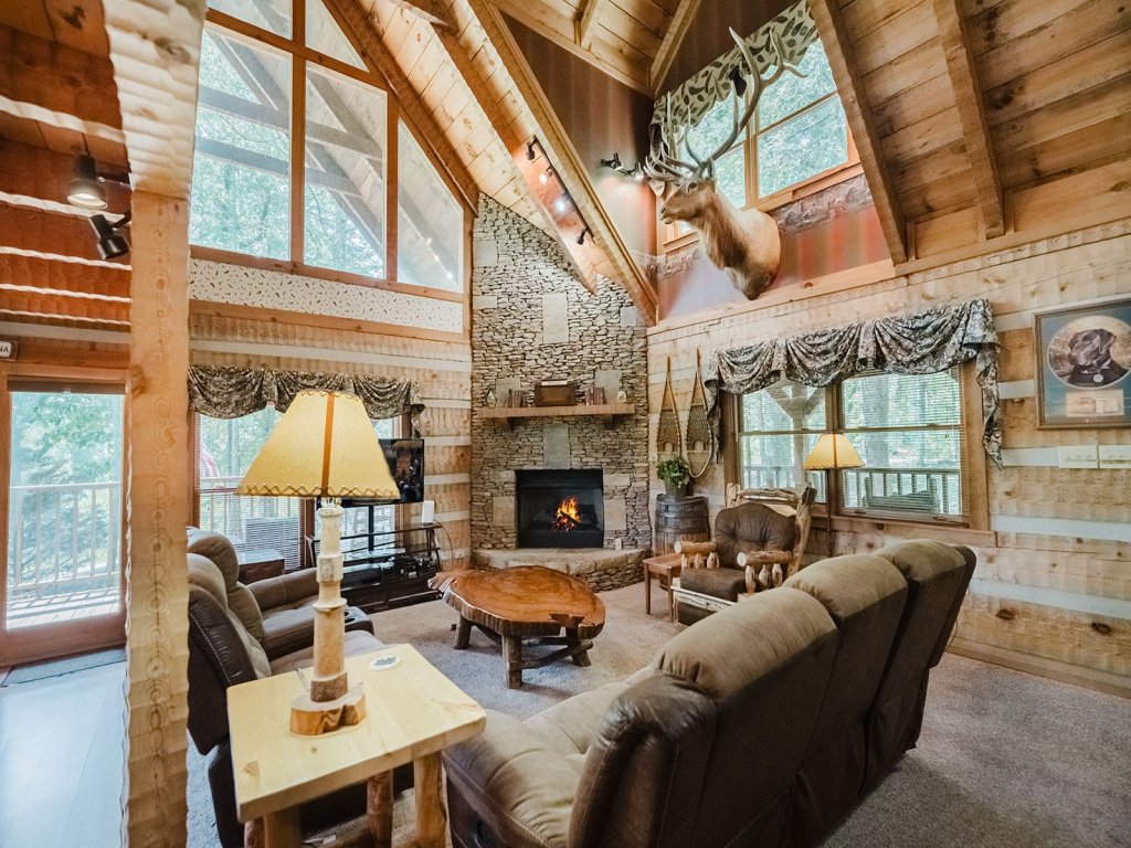 Big Kahuna Lodge Vacation Rental in Sevierville - RedAwning