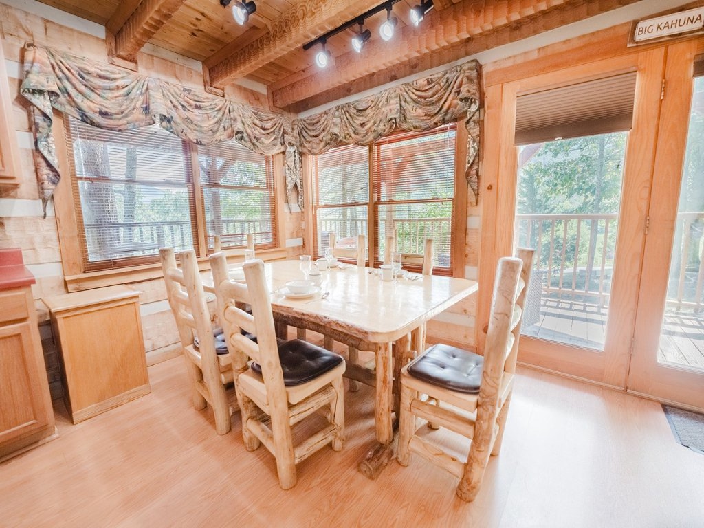 Big Kahuna Lodge Vacation Rental in Sevierville - RedAwning