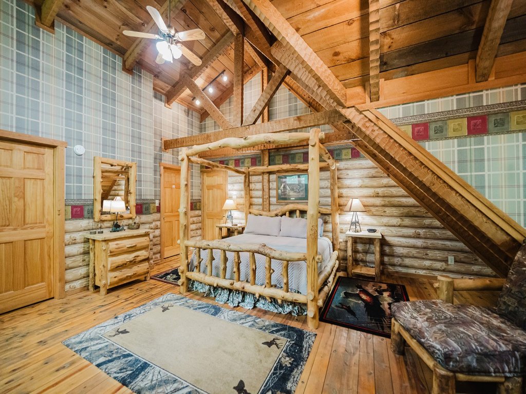 Big Kahuna Lodge Vacation Rental in Sevierville - RedAwning