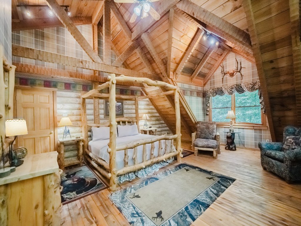 Big Kahuna Lodge Vacation Rental in Sevierville - RedAwning
