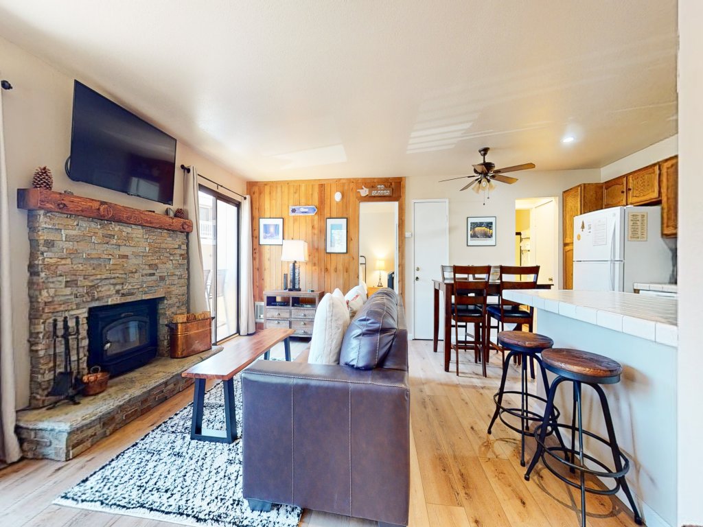 Hidden Valley 107 Quite and Cozy, Shot walk to the Village Vacation Rental in Mammoth Lakes - RedAwning
