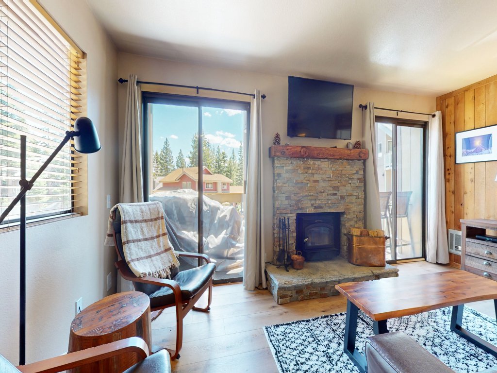 Hidden Valley 107 Quite and Cozy, Shot walk to the Village Vacation Rental in Mammoth Lakes - RedAwning