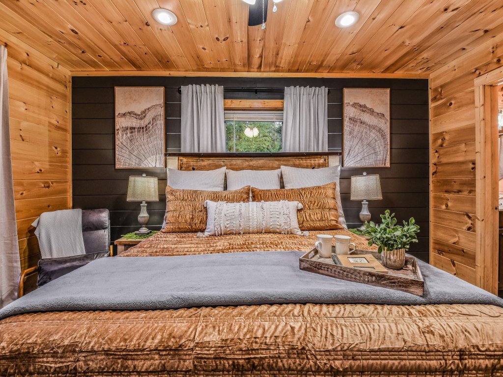 A Creekside on the Bluff Vacation Rental in Sevierville - RedAwning