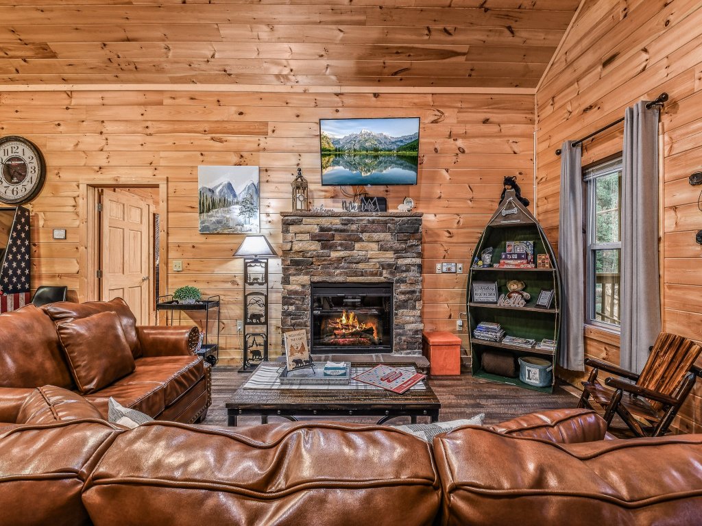 A Creekside on the Bluff Vacation Rental in Sevierville - RedAwning