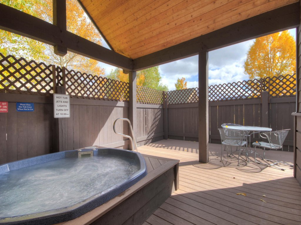 Tarn Landing C-4 Vacation Rental in Colorado - RedAwning