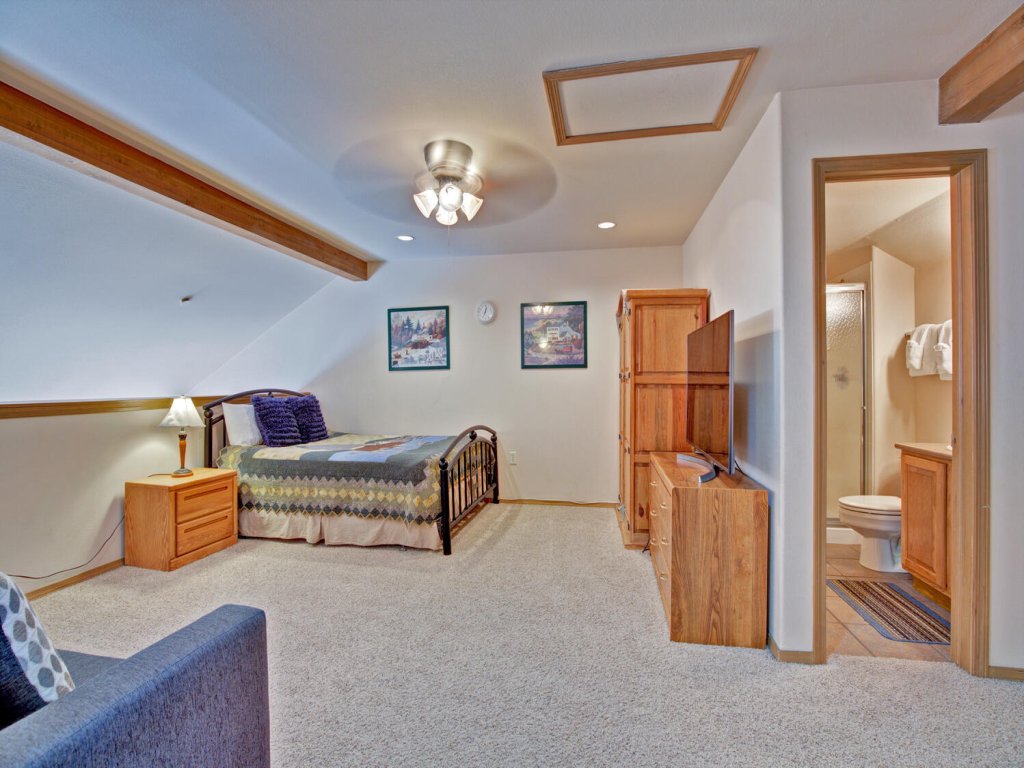 Tarn Landing C-4 Vacation Rental in Colorado - RedAwning