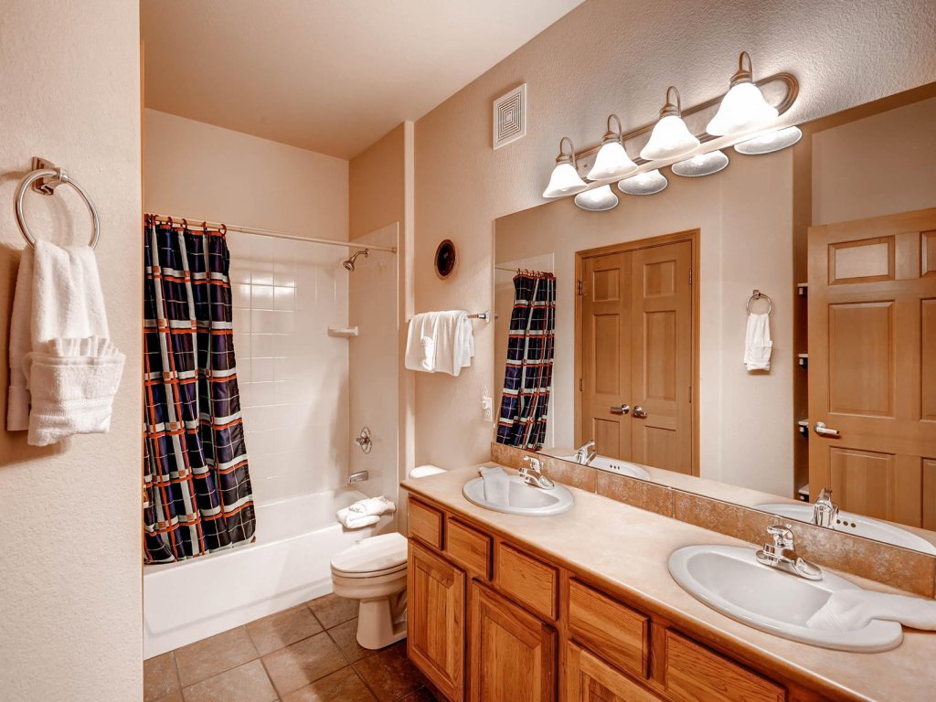 Tarn Landing C-5 Vacation Rental in Colorado - RedAwning