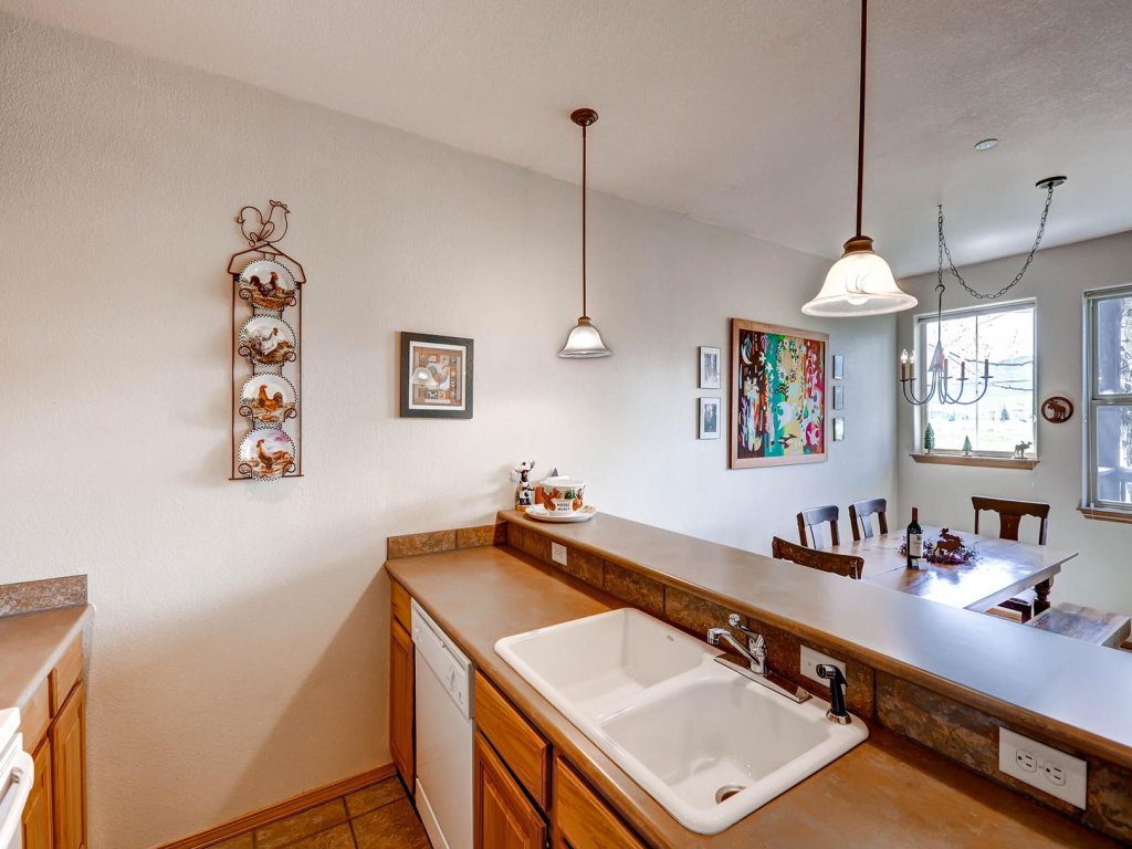 Tarn Landing C-5 Vacation Rental in Colorado - RedAwning