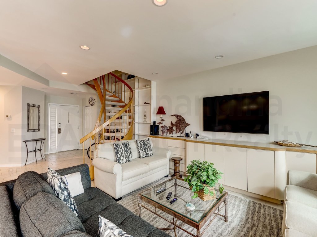 Spacious Oceanfront Penthouse Villa Vacation Rental in Fernandina Beach - RedAwning