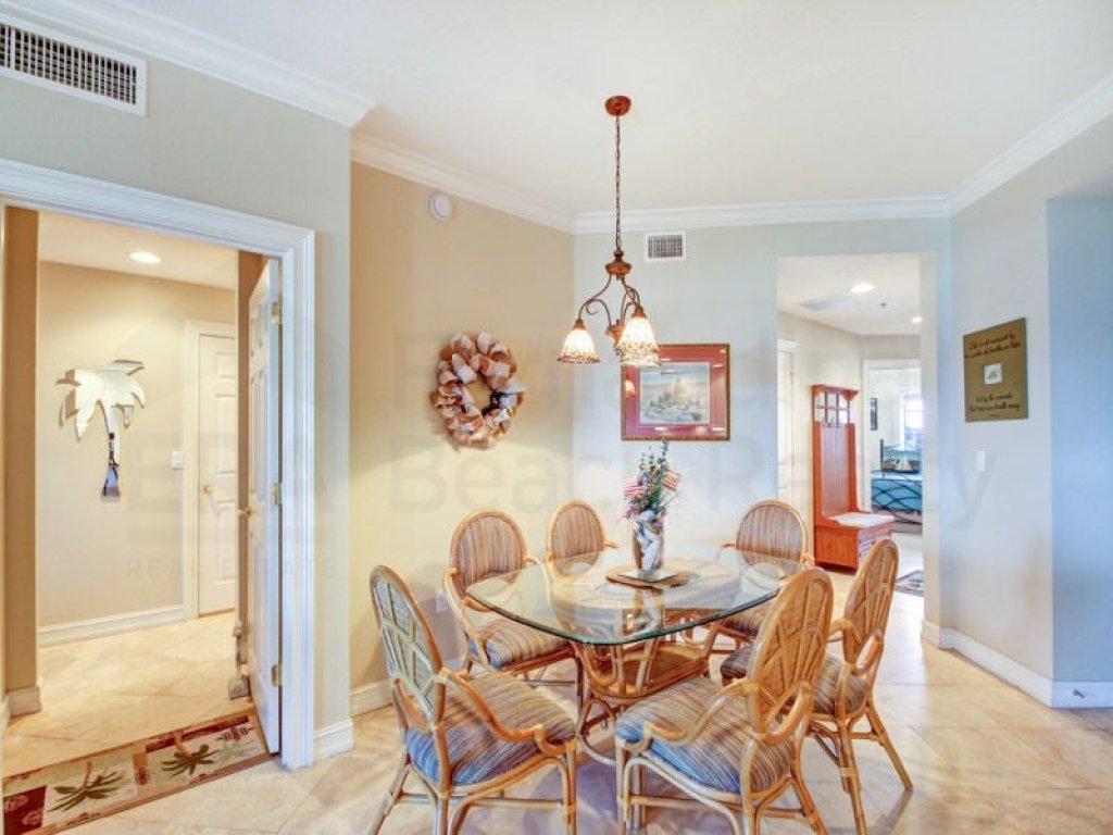 Deluxe Condo at the heart of Main Beach Vacation Rental in Fernandina Beach - RedAwning