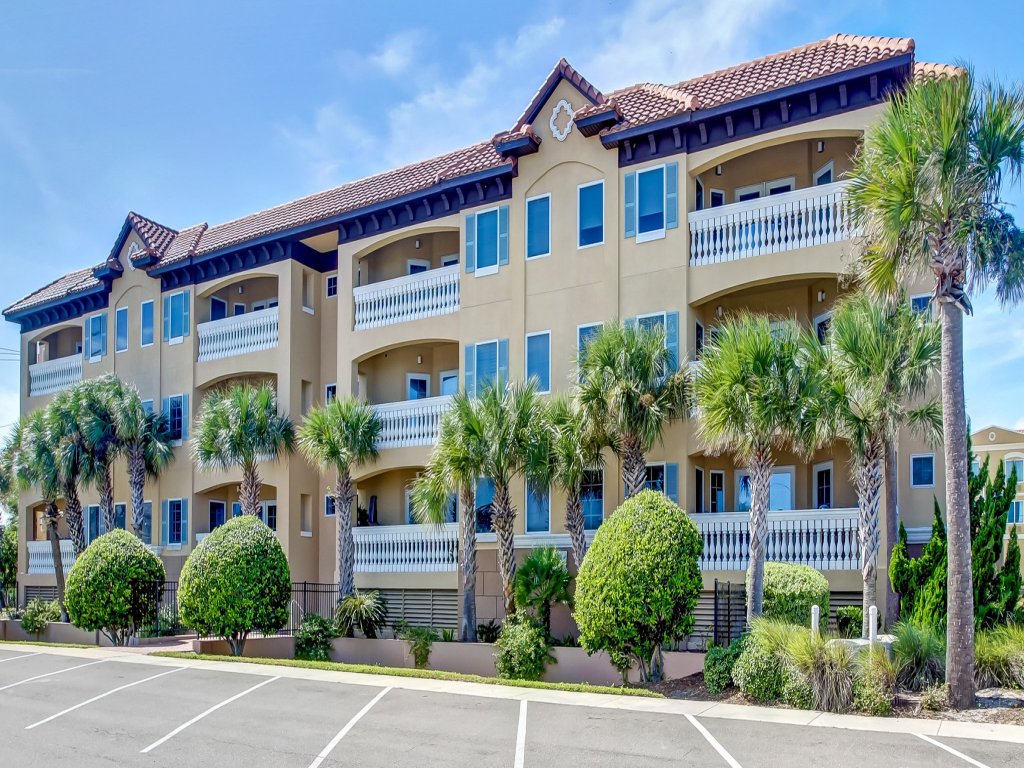 Deluxe Condo at the heart of Main Beach Vacation Rental in Fernandina Beach - RedAwning
