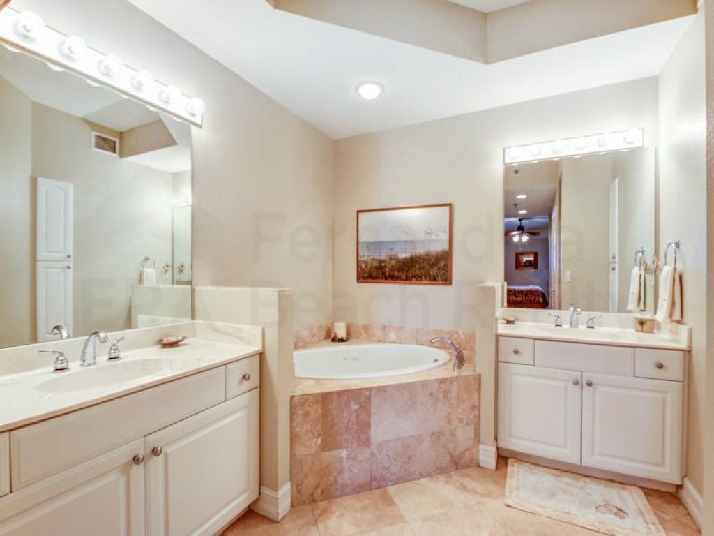Deluxe Condo at the heart of Main Beach Vacation Rental in Fernandina Beach - RedAwning