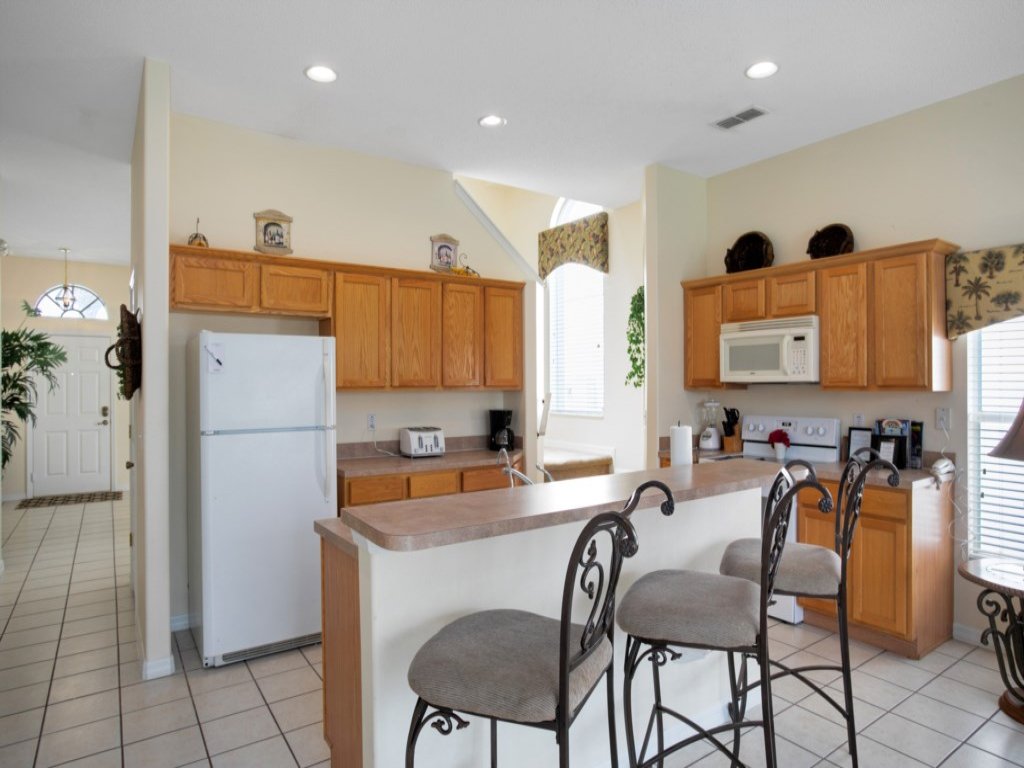 Tropical and peaceful, this 5 bed with Pool & Spa Vacation Rental in Clermont - RedAwning