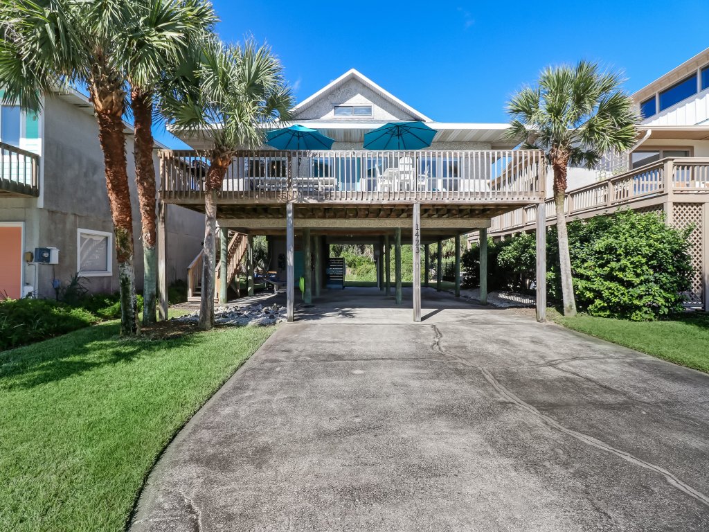 Redecorated Pet Friendly Home Vacation Rental in Fernandina Beach - RedAwning