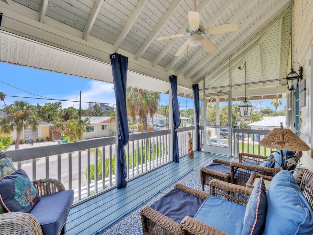 Coconut Cottage Vacation Rental in Anna Maria - RedAwning