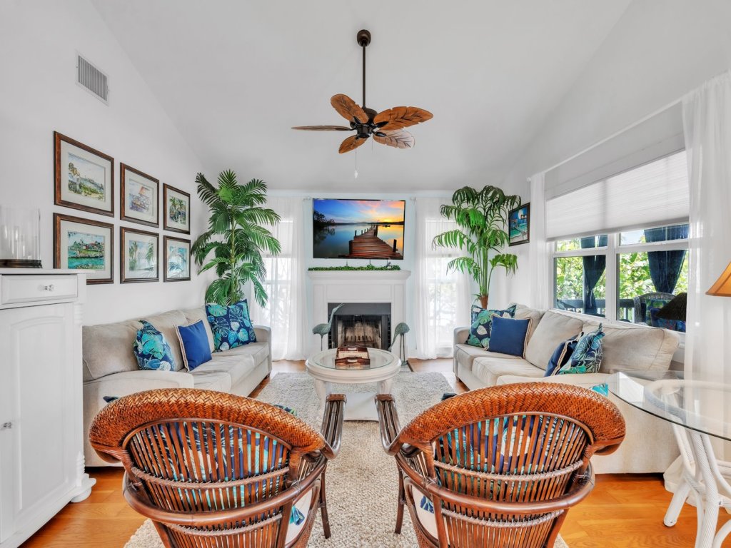 Coconut Cottage Vacation Rental in Anna Maria - RedAwning