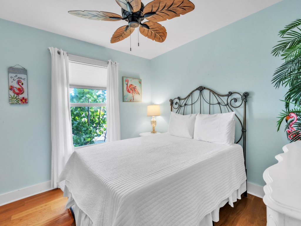 Coconut Cottage Vacation Rental in Anna Maria - RedAwning