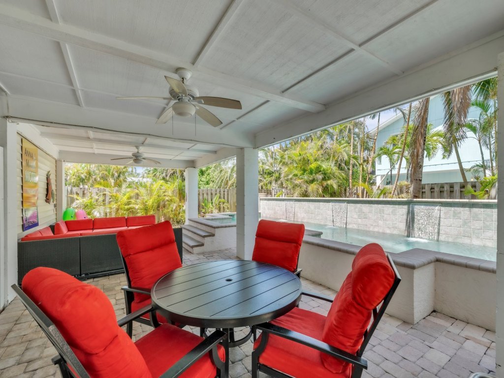 Coconut Cottage Vacation Rental in Anna Maria - RedAwning