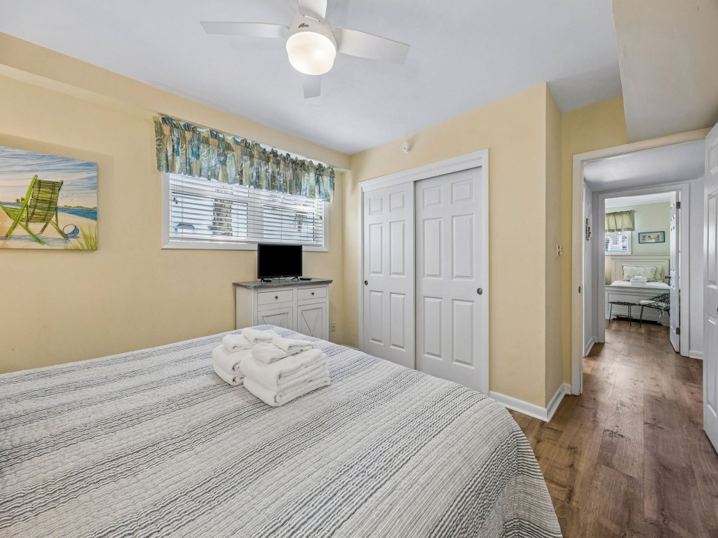 Dog Friendly Ground Level Duplex Vacation Rental in Fernandina Beach - RedAwning