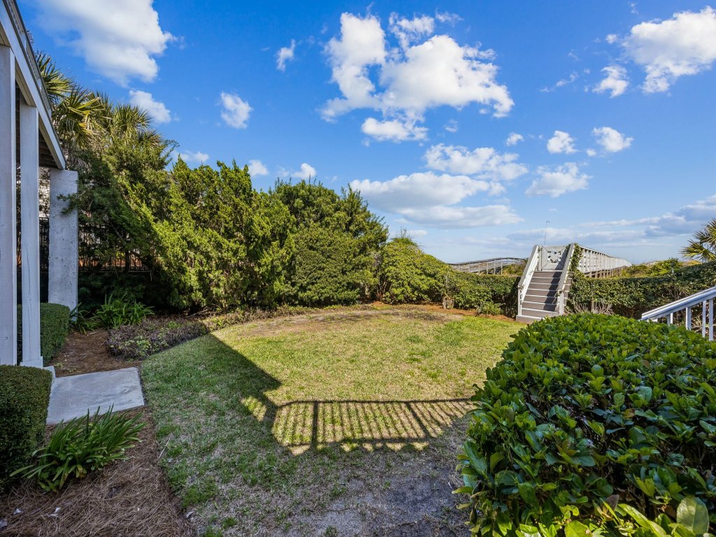 Dog Friendly Ground Level Duplex Vacation Rental in Fernandina Beach - RedAwning