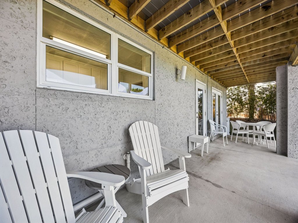 Dog Friendly Ground Level Duplex Vacation Rental in Fernandina Beach - RedAwning